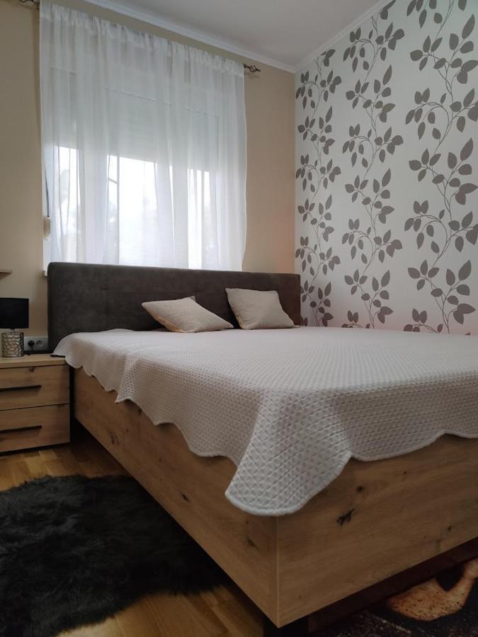 Apartman Espresso Sa Parkingom 스렘스카 미트로비차 외부 사진