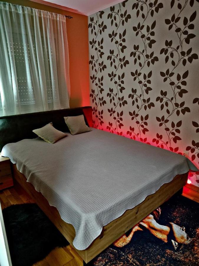 Apartman Espresso Sa Parkingom 스렘스카 미트로비차 외부 사진