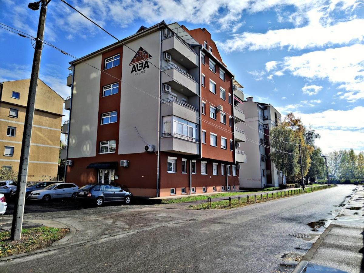 Apartman Espresso Sa Parkingom 스렘스카 미트로비차 외부 사진