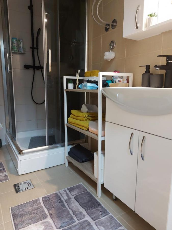 Apartman Espresso Sa Parkingom 스렘스카 미트로비차 외부 사진